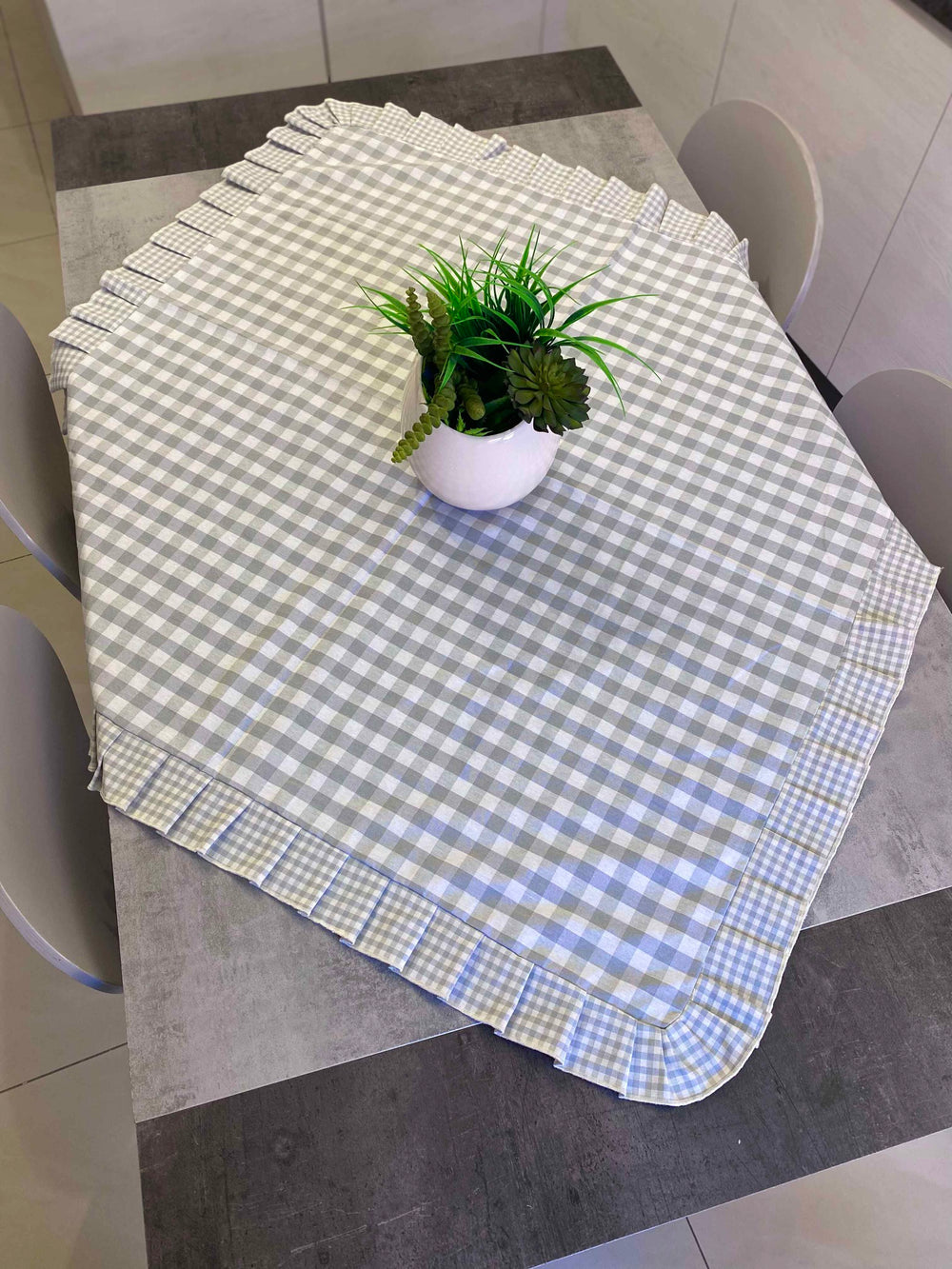 Centro tavola fantasia quadrettatto grigio