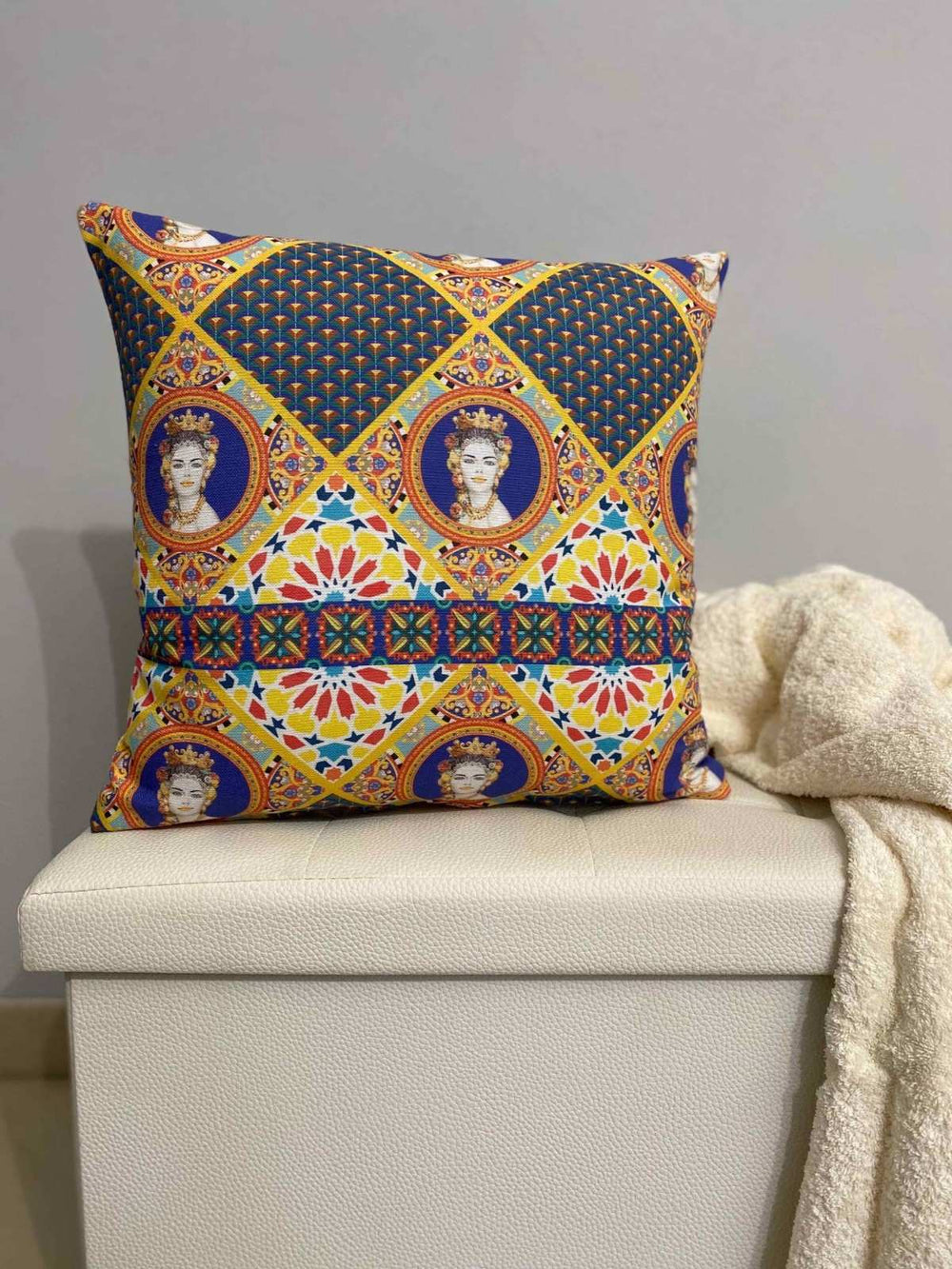 Cuscino arredo fantasia regina