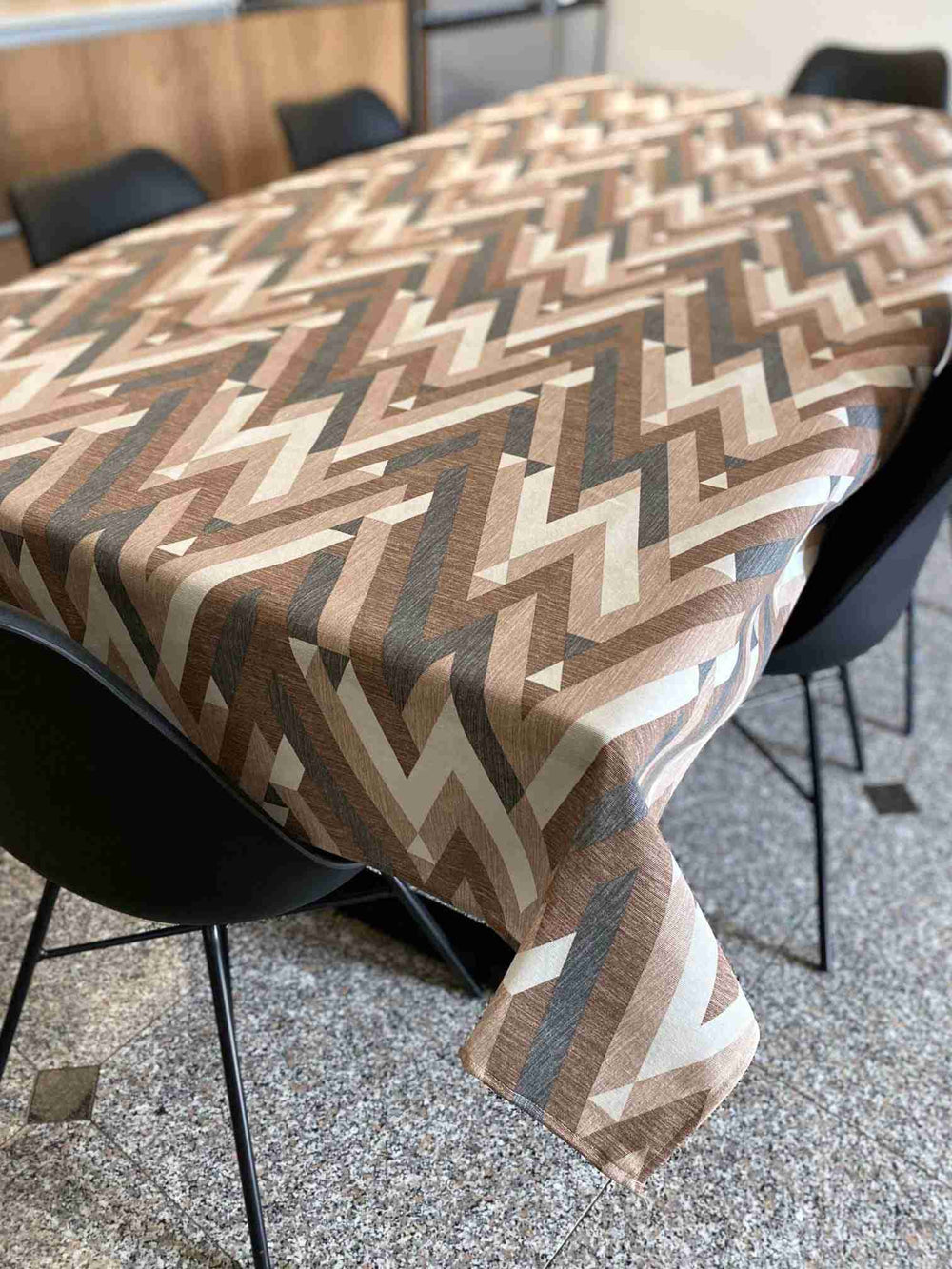 Tovaglia da tavola fantasia ZIG-ZAG tortora