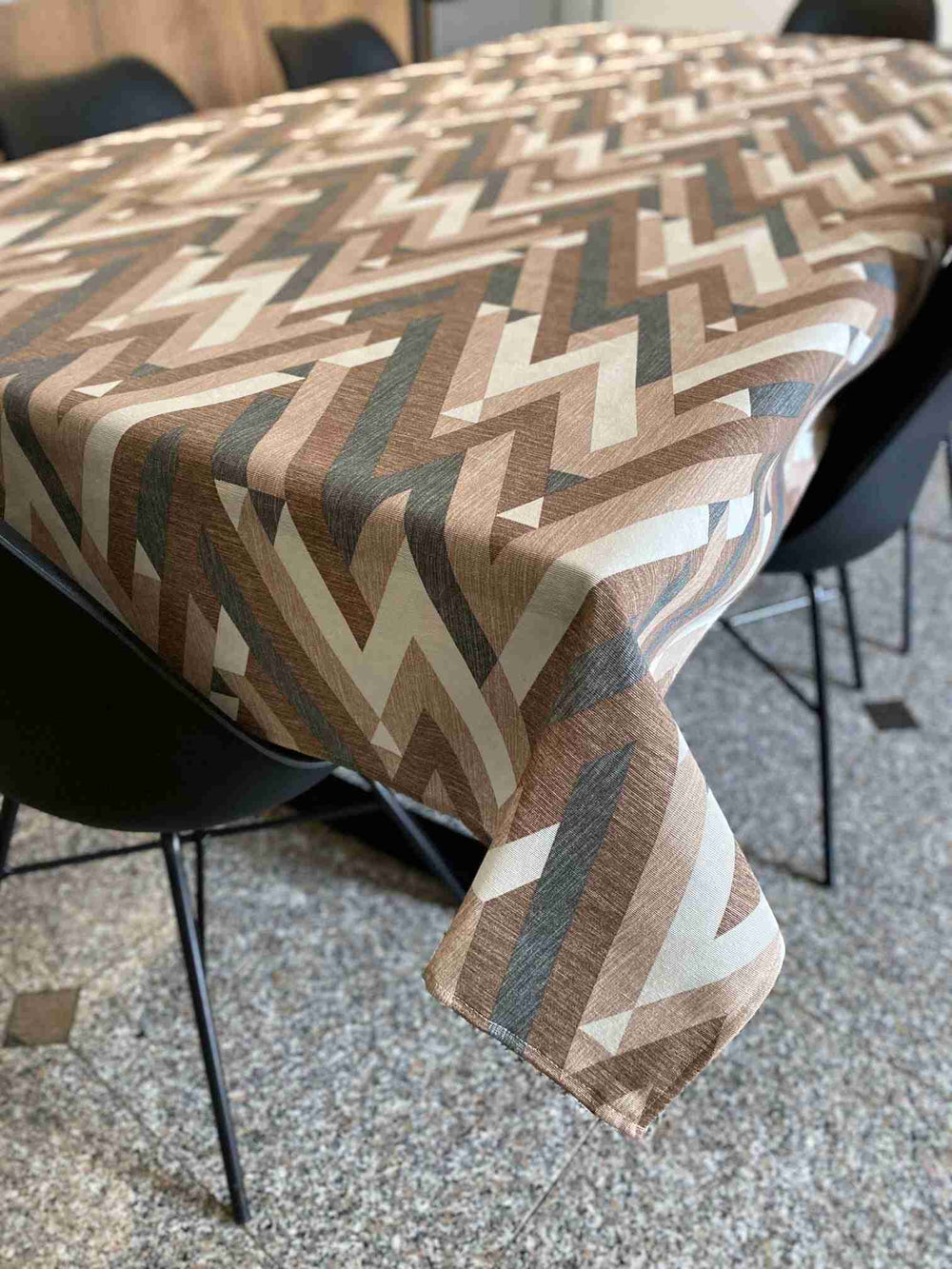 Tovaglia da tavola fantasia ZIG-ZAG tortora
