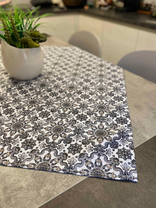 Centro tavola fantasia ceramica nera