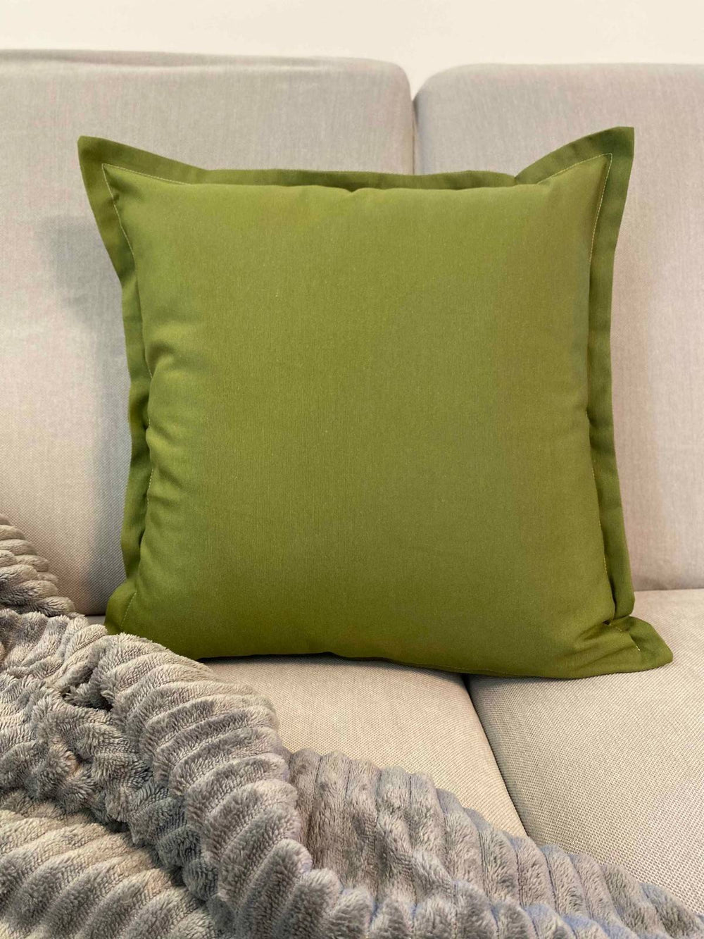 Cuscino arredo tinta unita verde oliva