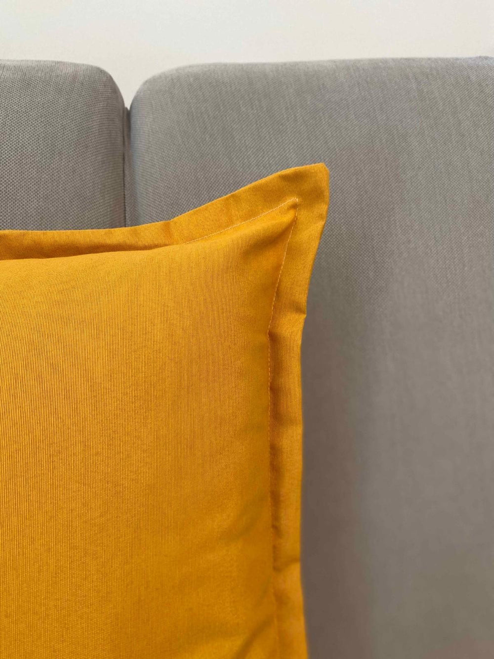 Cuscino arredo tinta unita giallo oro
