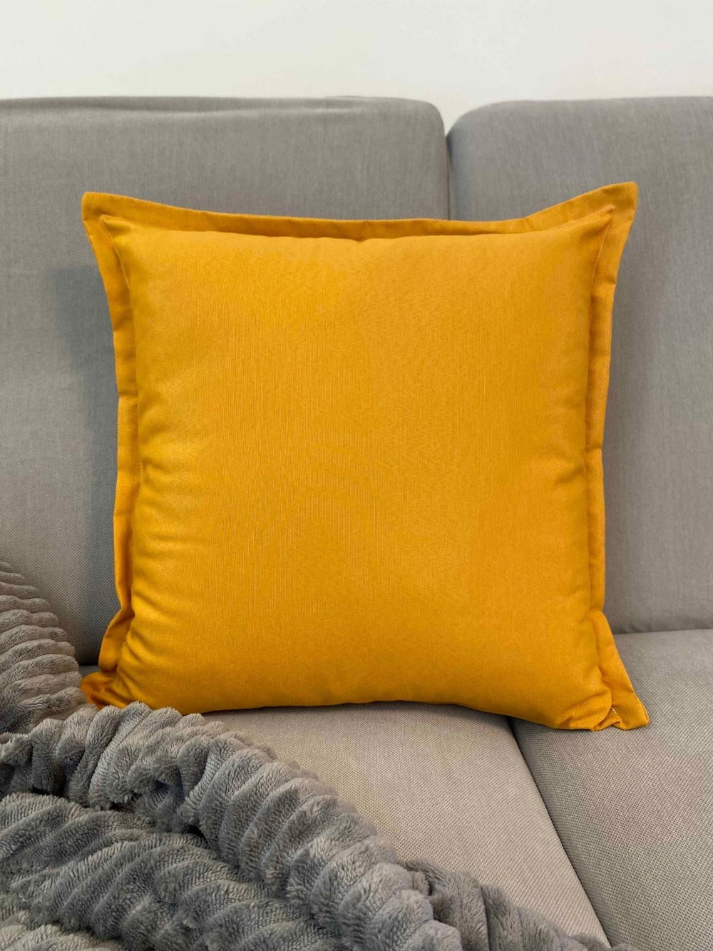 Cuscino arredo tinta unita giallo oro
