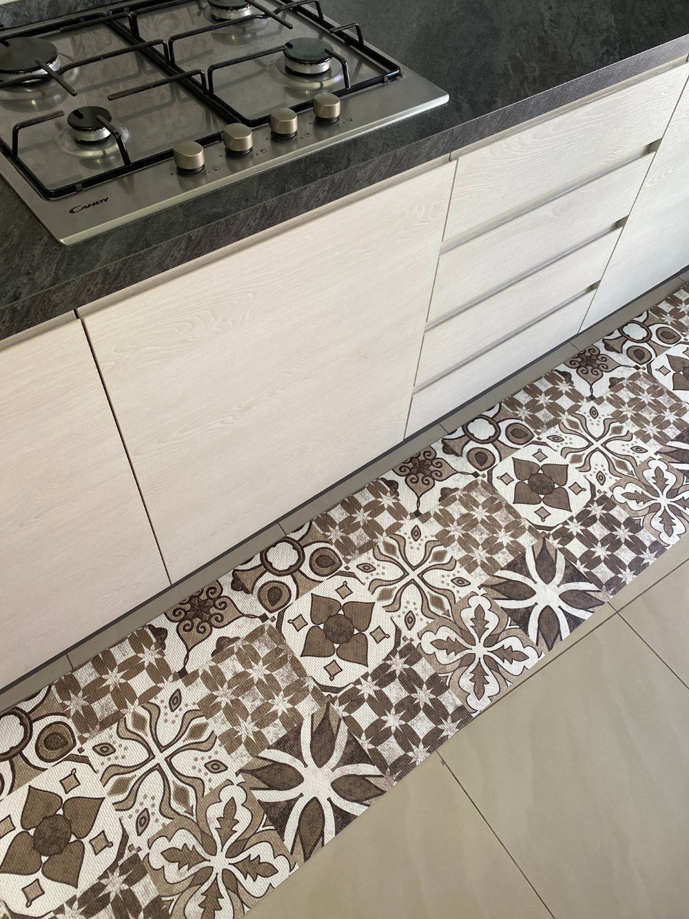 Passatoia cucina fantasia maiolica marrone